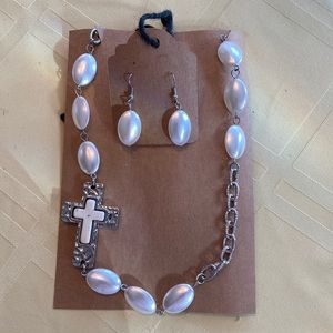 Necklace and earring set!